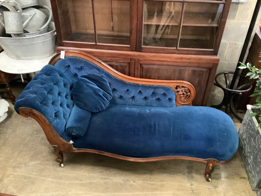 A Victorian mahogany chaise longue, length 200cm, depth 84cm, height 93cm